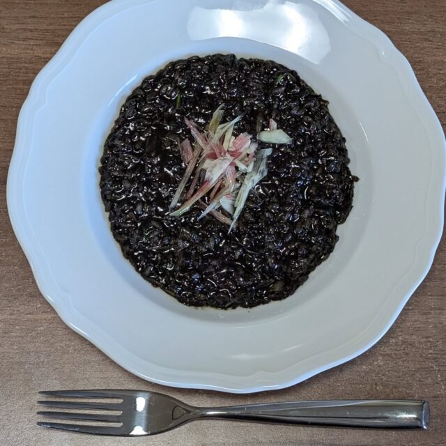 イカスミのリゾット
久しぶりに作ったけどおいしい。