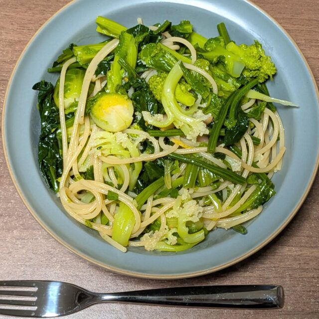 くたくた野菜のスパゲティ
（ほうれん草、菜の花、芽キャベツ、スティックカリフラワー）

うまい！葉物何でも合うからすごく良い