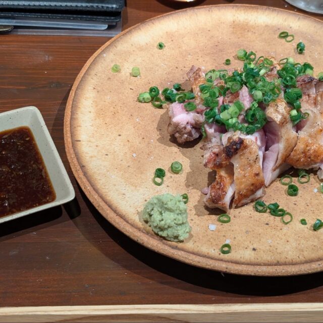 色々／いとや
（場所は登録されていなかったので調べて）

美味しかった。レア肉スキーなので、いろいろあって良い。
量わからず頼んだため、野菜系が想定より多くてぎりぎりだった。満足。

媛っこ地鶏ももたたき
ササミの白味噌わさび（ユッケ）
ご飯味＋噌汁
アボカドのひしおチーズ
ぬかずけ（メニューが「す」）
山芋、なす、ズッキーニ、椎茸
Raw Cake
つけだれ（林檎にんにくダレ、寺田本家さんの酒かすときのこのソース）